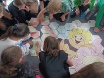 894
