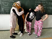 986